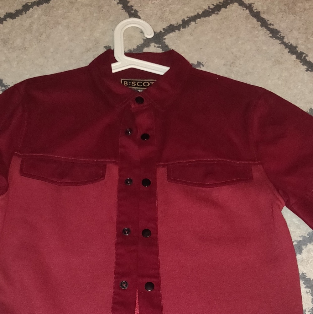 B. Scott button up shirt 🔥🔥 🔥